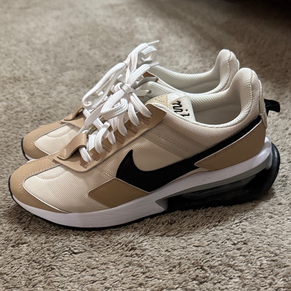 Nike women’s sneakers - tan/black